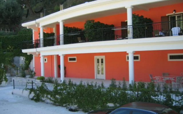 Nikas Villa Orange Apartments