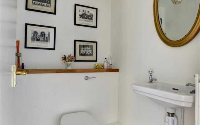 Stunning Holiday Home in Robertsbridge with Private Garden