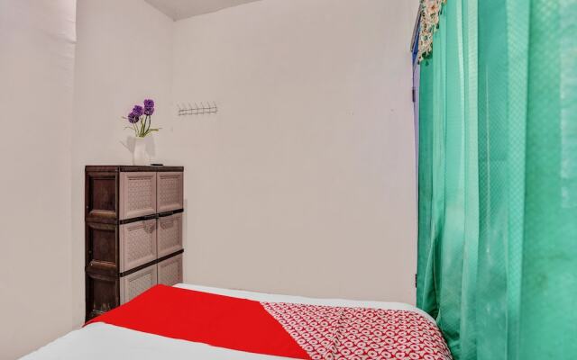 Homestay Jenggolo by Oyo Rooms