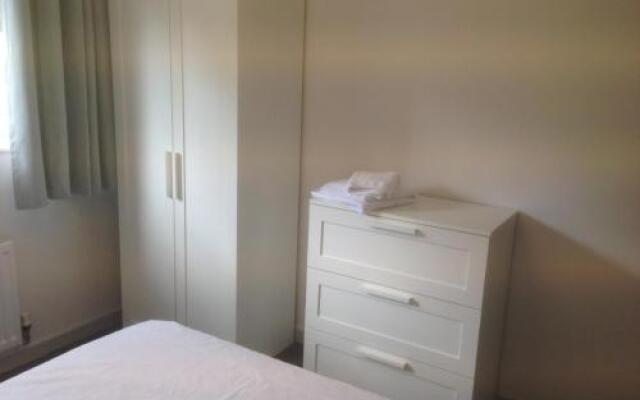 The Beeches 2 - Serviced Duplex Apartment