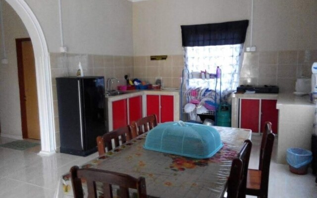 OYO Homes 90600 Ummi Chalet Dungun