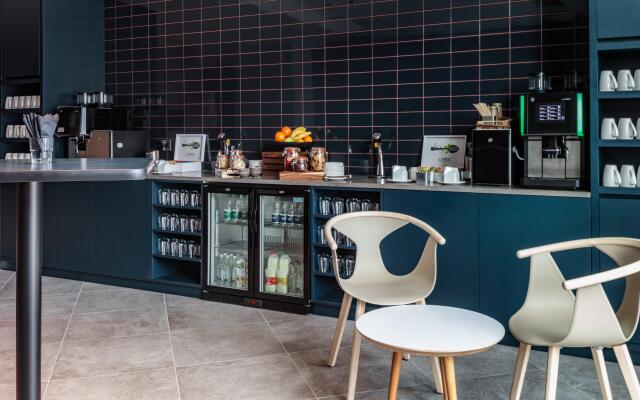 Holiday Inn London Heathrow - Bath Road by IHG