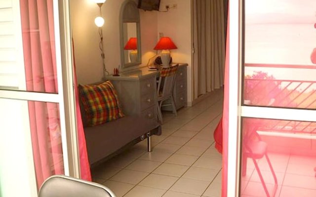 Studio in Le Gosier, With Wonderful sea View, Enclosed Garden and Wifi - 30 km From the Beach
