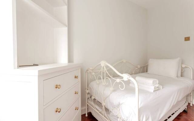 Spacious Holborn Apartment Close to Tube