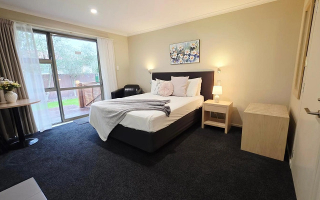 Tower Junction Motor Lodge