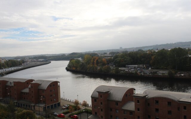 2 Bedroom Apartment Newcastle Quayside Views