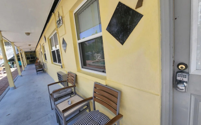 Silver Sands Motel