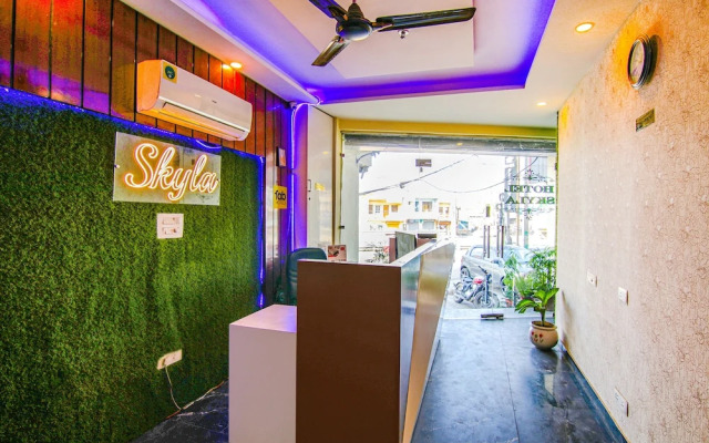 Fabhotel Skyla