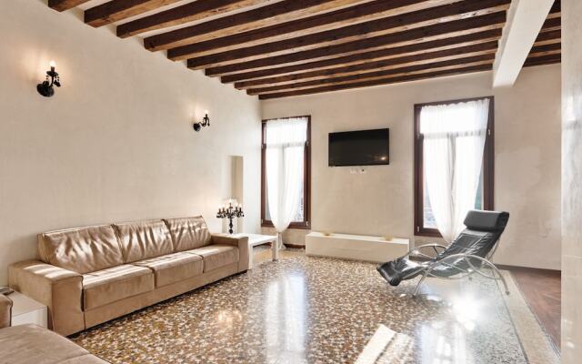 Rialto Bridge Romantic House