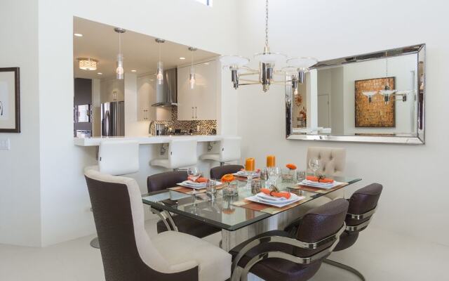 Designer Palm Springs Condo by RedAwning