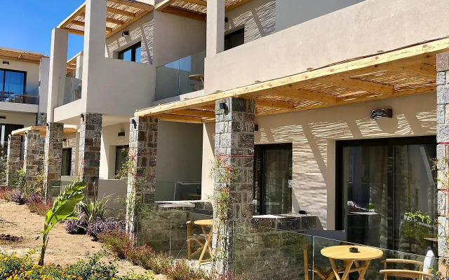 Helios Beach Hotel & Bungalows