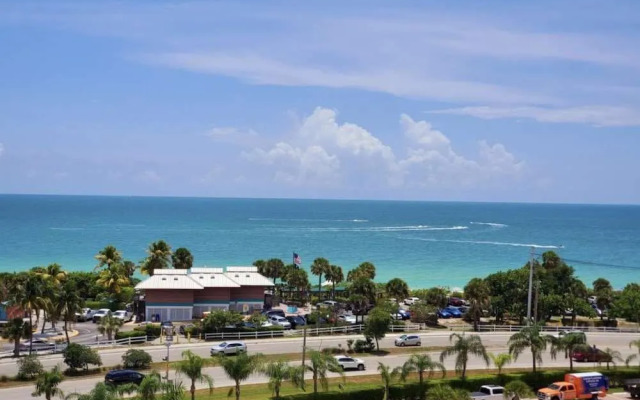 Don's Bonita Beach & Tennis Club