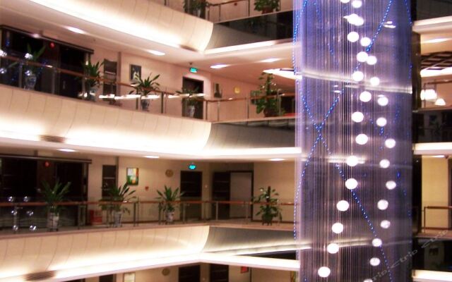 Rich Hotel