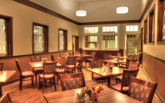 Hassayampa Inn