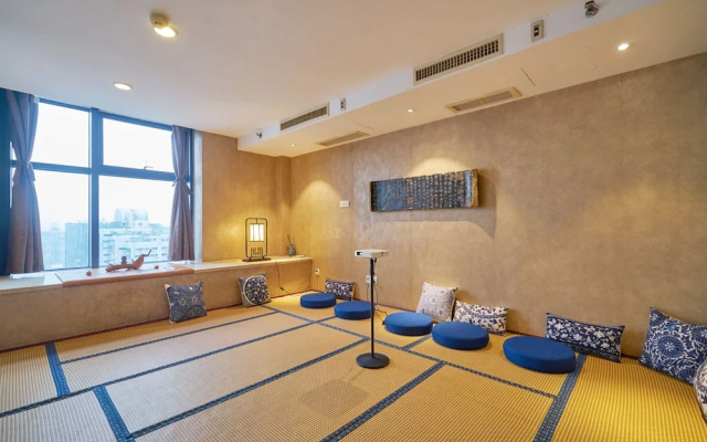 Summer Flower Apartment