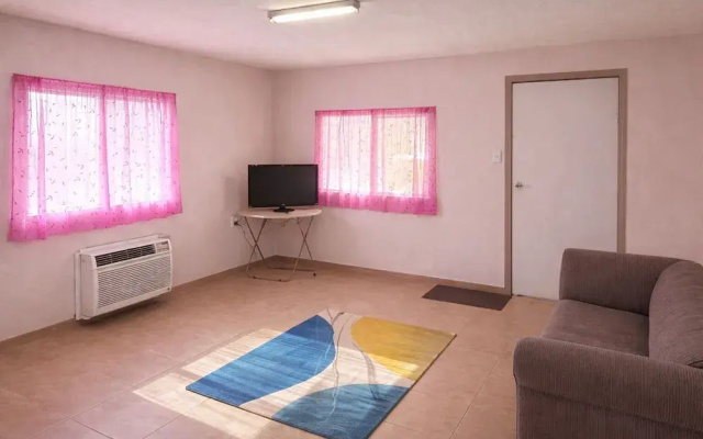 Valencia's Guesthouse