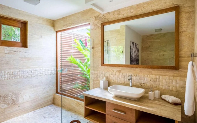Sunny Vacation Villa 65