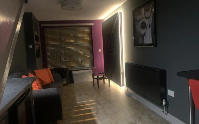 Comfortable 1-bed Apartment in Liverpool Sleeps 4