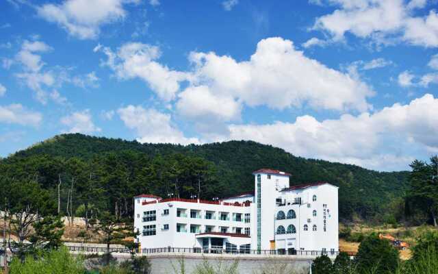 Tongyeong Beachcastle Resort