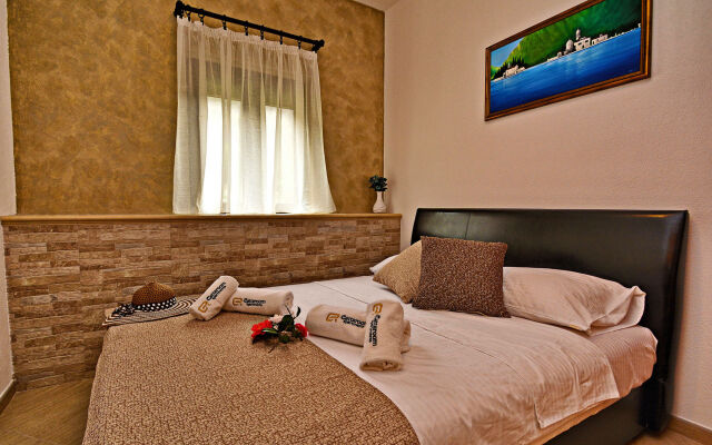 Step to Kotor bay Stoliv