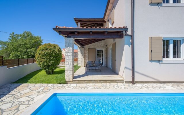 Villa Ena Strani?i