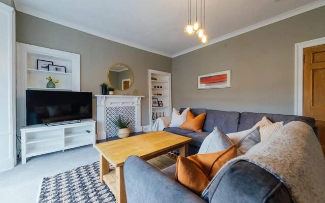 The Riverside Apartment (free parking)