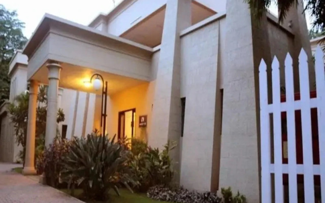 Oxford Suites & Rooms