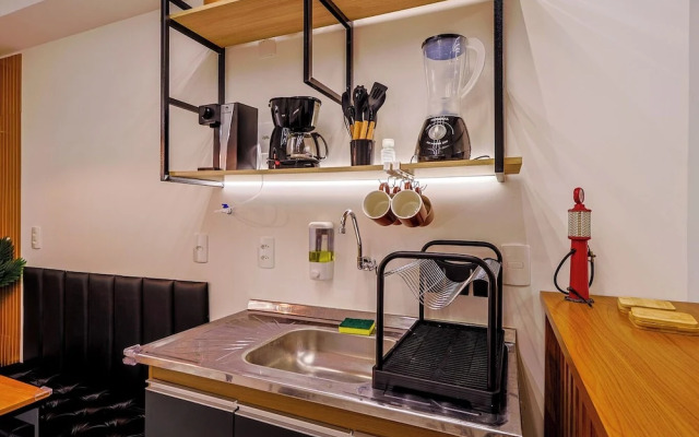 Studio Completo c Wi-fi e Varanda no Centro