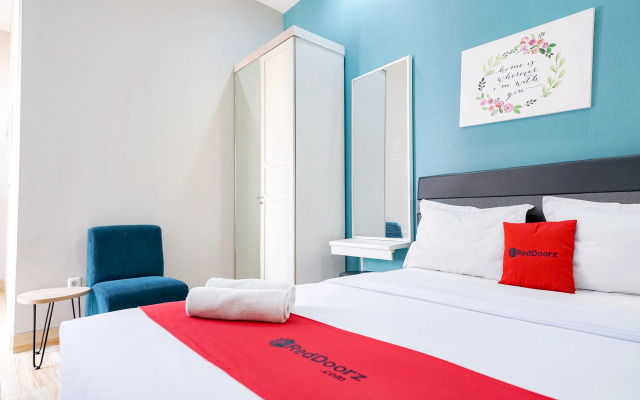 RedDoorz Premium near RS Pondok Indah
