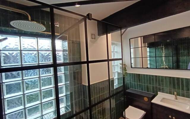 Northampton Oasis - 4 Bedroom House