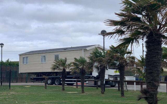 Impeccable 4-bed Caravan in Clacton-on-sea