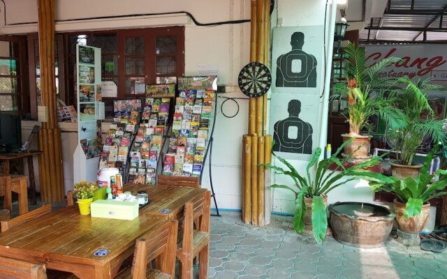 Hug Glur House & Hostel - Adults Only