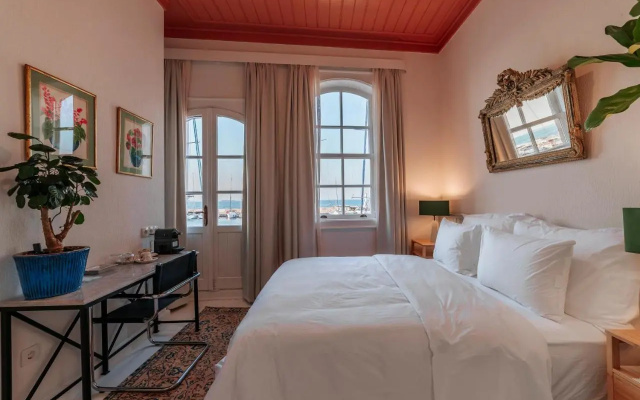 Gumruk Otel Urla