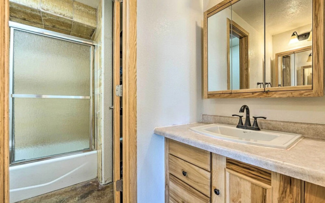 Lakefront Country Home w/ Waterslide & Trampoline!