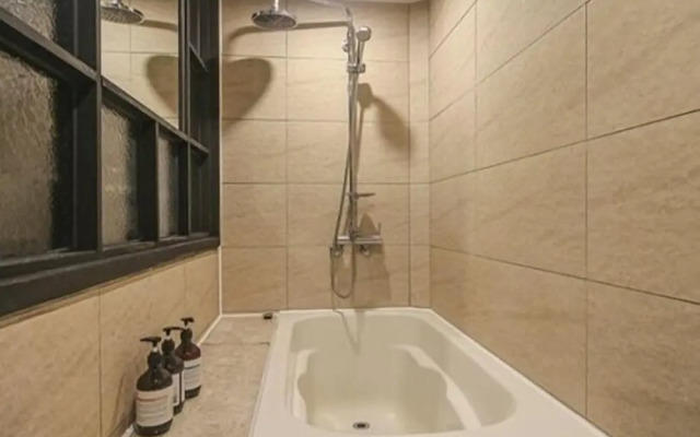 Razzi Hotel