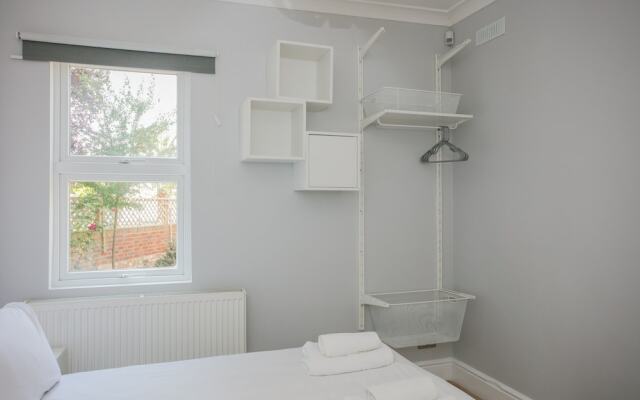 Three Bedroom Apartment in Willesden Green