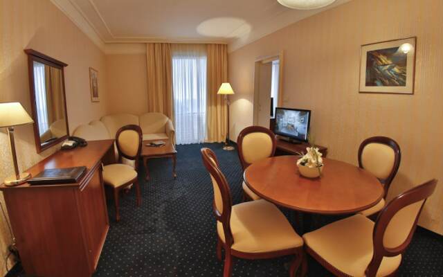 Imperial Hotel, Riviera Holiday Club