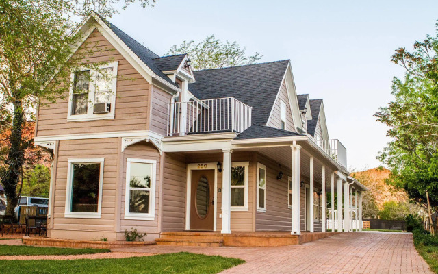 Grand Circle Bed & Breakfast