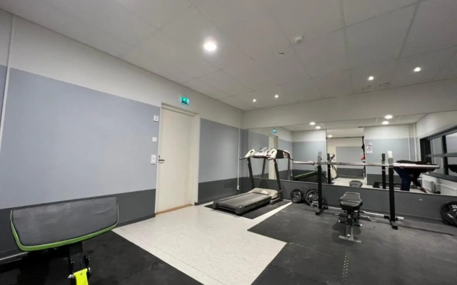 Suite - King Size Bed - Gym&Wifi - Indoor Parking