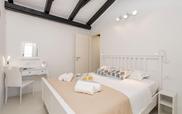 Awesome Home in Lopar with Hot Tub, WiFi & 2 Bedrooms