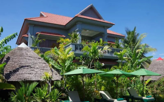 3 Monkeys Villa Hotel