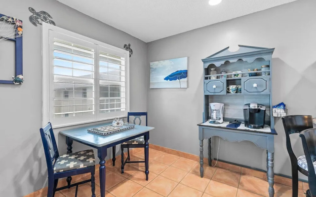 Colony Beach Club 210