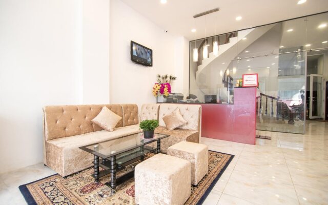 RedDoorz Plus near Hoang Van Thu Park 2