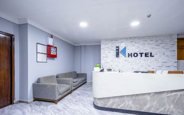 Deluxe Hotel