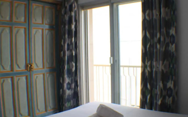 Avenida 5A in Roses With 3 Bedrooms and 2 Bathrooms