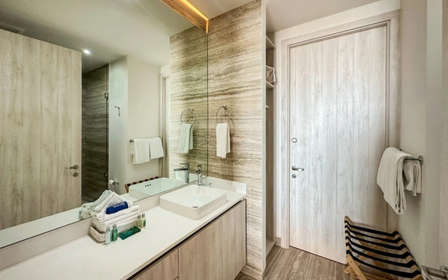 3BR Ground Floor Condo With Direct Pool Access