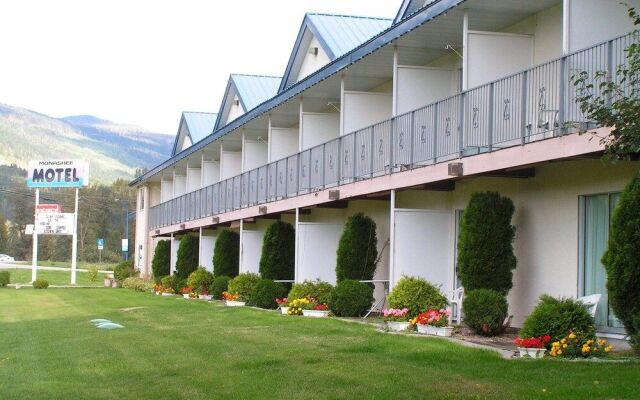 Monashee Motel