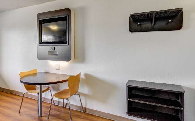 Motel 6 Waco, TX - Lacy Lakeview