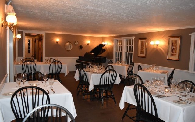 The Lincoln Inn & Restaurant At The Covered Bridge