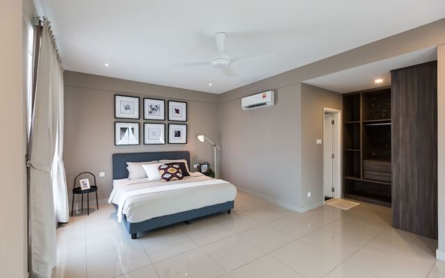 Spacious Seaview Suite